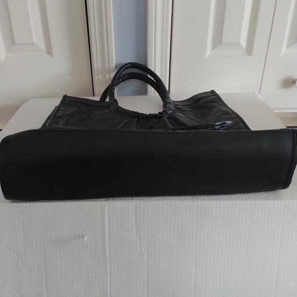 Navarre Leather Co. Oversized Black Leather Tote - Picture 7 of 12